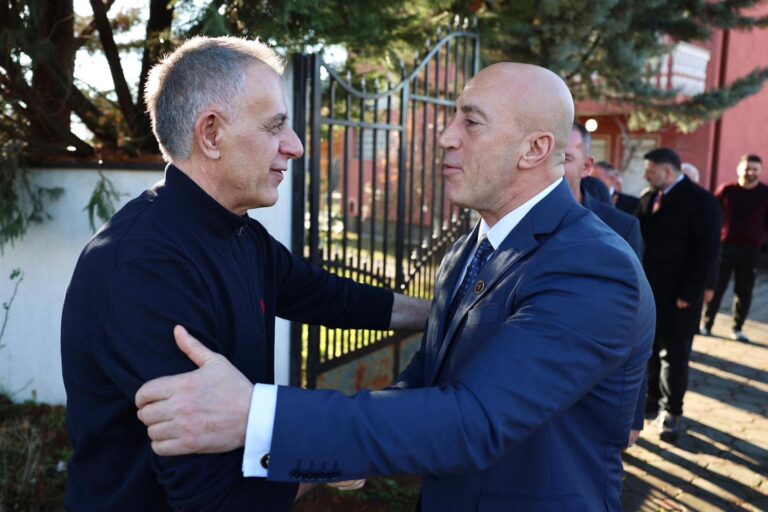 Ramush Haradinaj viziton Isni Kilajn: “Krah nesh sërish”