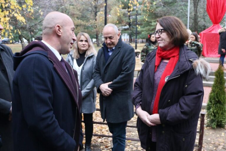 Motra e Heroinës Mervete Maksutaj, i bashkangjitet listës së AAK-së