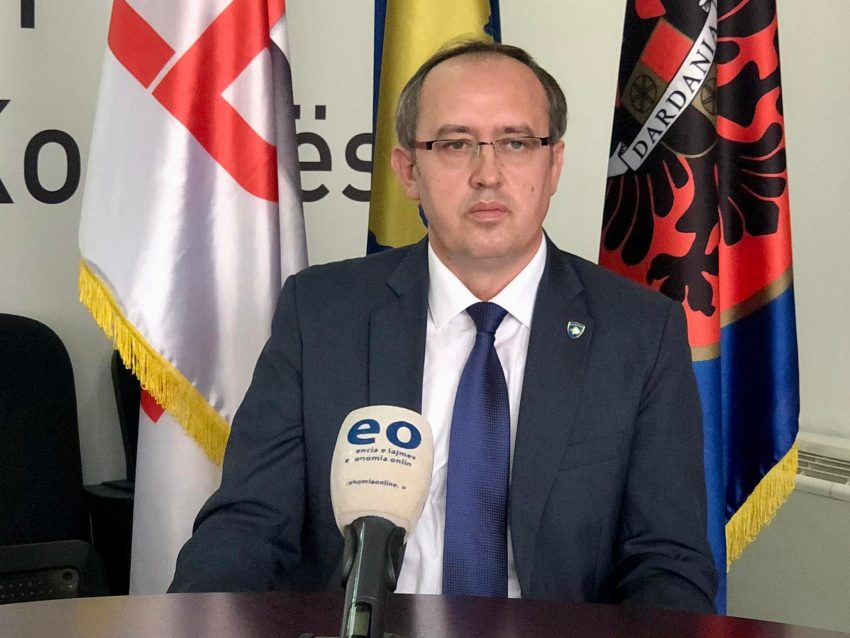 Hoti kritikon qeverisjen e Kurtit: “Kaotike, korruptive dhe me shkelje të shumta kushtetuese”