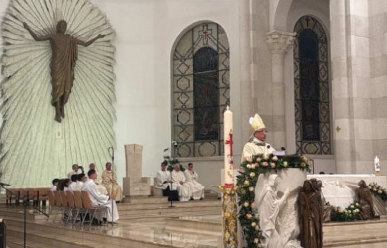 Ipeshkvi Gjergji uron Krishtlindjet: Thirrje për paqe, përgjegjësi dhe shpresë