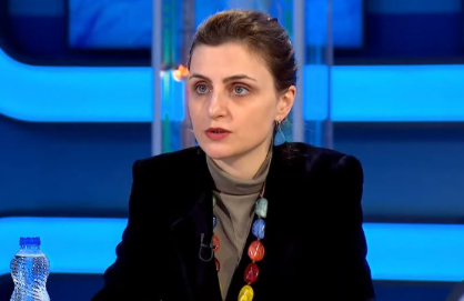Janina Ymeri kritikon zgjedhjet: “Vendi ka përzënë rininë, duartrokit Albin Kurtin për 100 euro”