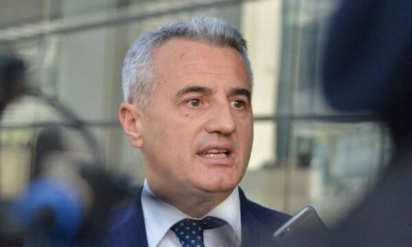 Koci: Mbyllja e kufirit me Serbinë, masë mbrojtëse për qytetarët e Kosovës