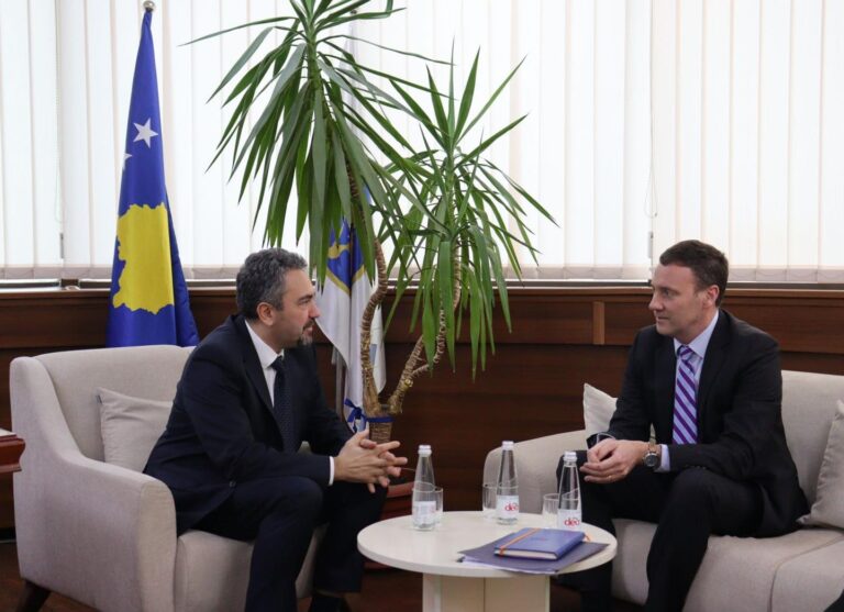 Debevoise viziton KQZ-në në prag të zgjedhjeve të 28 dhjetorit