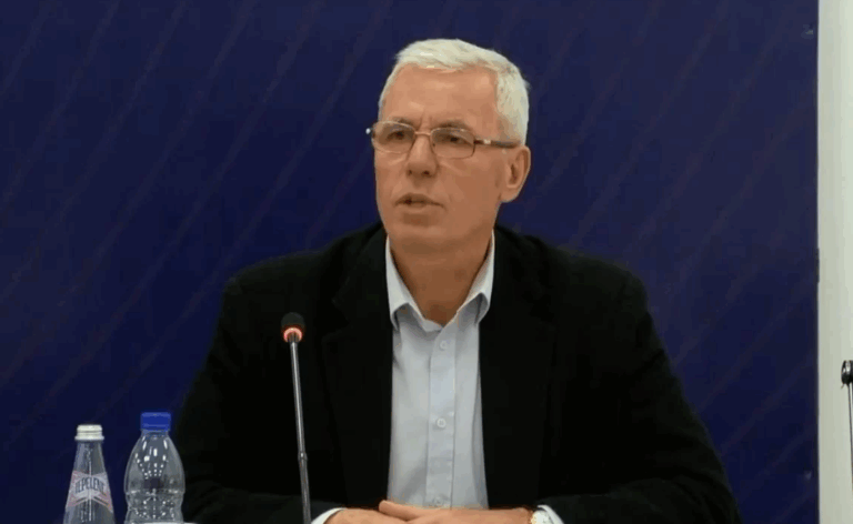 Kurteshi kapet me një gazetar pas mbledhjes së KQZ-së