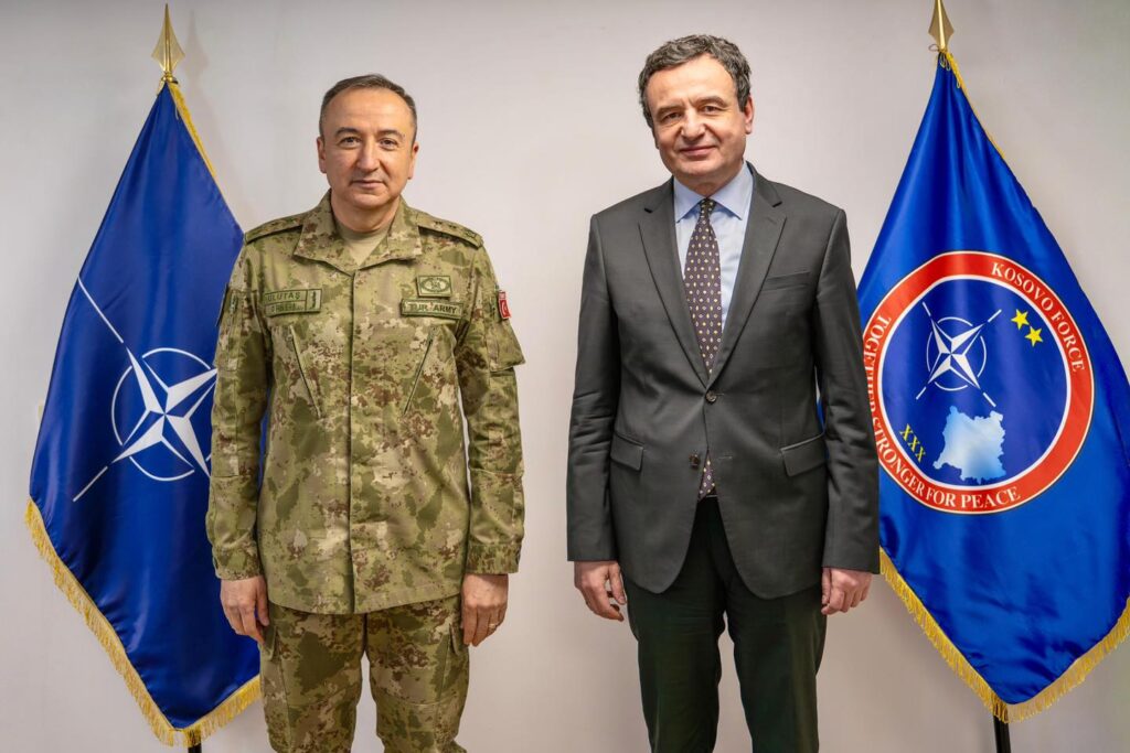 Uluta ş dhe Kurti shkëmbyen mendime për forcimin e bashkëpunimit mes KFOR-it dhe institucioneve të Kosovës
