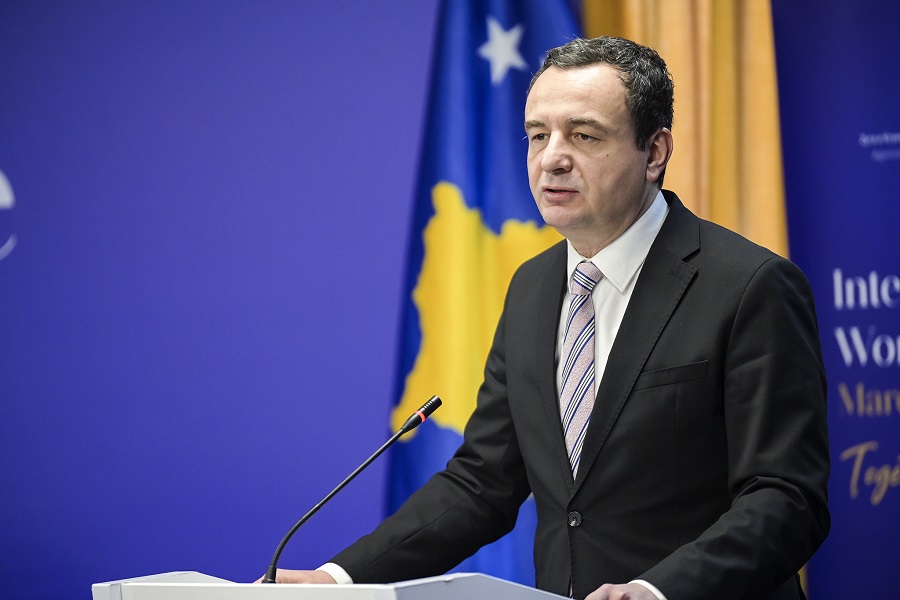 Kurti: Nga muaji i ardhshëm paga minimale bëhet 425 euro