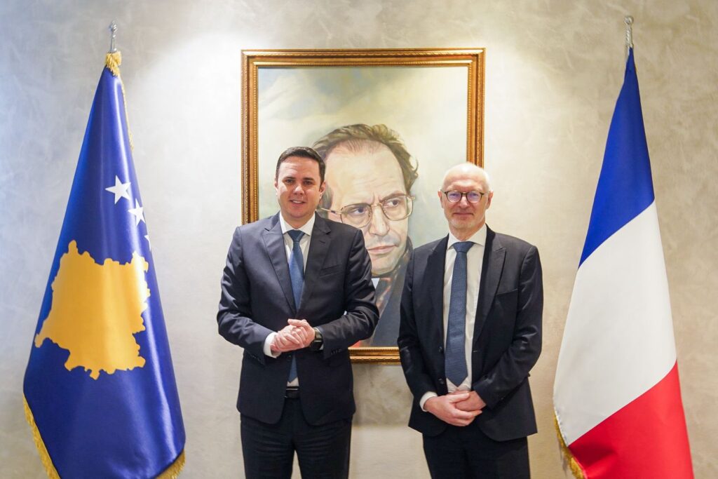 Abdixhiku takohet me Ambasadorin e Francës Guerot