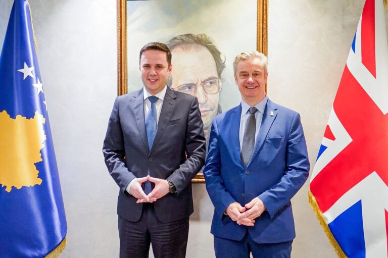 Abdixhiku dhe  Hargreaves diskutuan mbi zhvillimet e fundit politike në vend