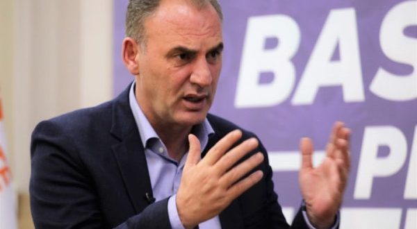 Fatmir Limaj përkujton 27-vjetorin e rënies heroike të Mujë Krasniqit dhe 41 bashkëluftëtarëve të tij