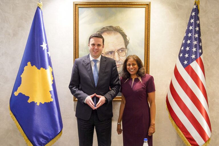 Abdixhiku takohet me Prattipatin, temë zgjedhjet e 28 dhjetorit