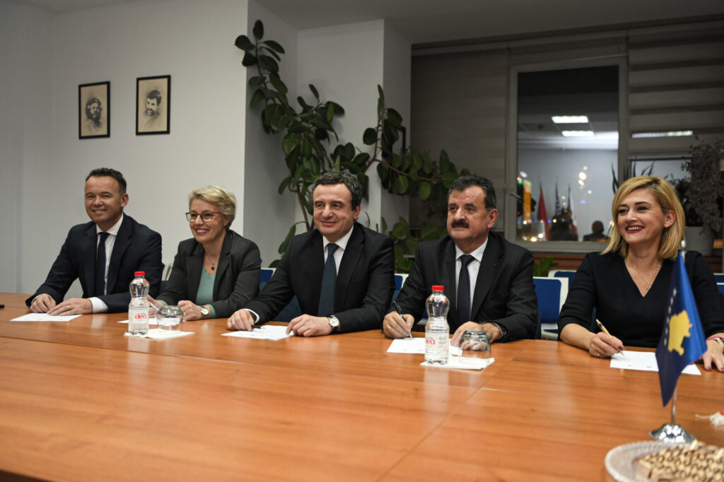 Publikohet marrëveshja e Vetëvendosjes me tri parti të tjera