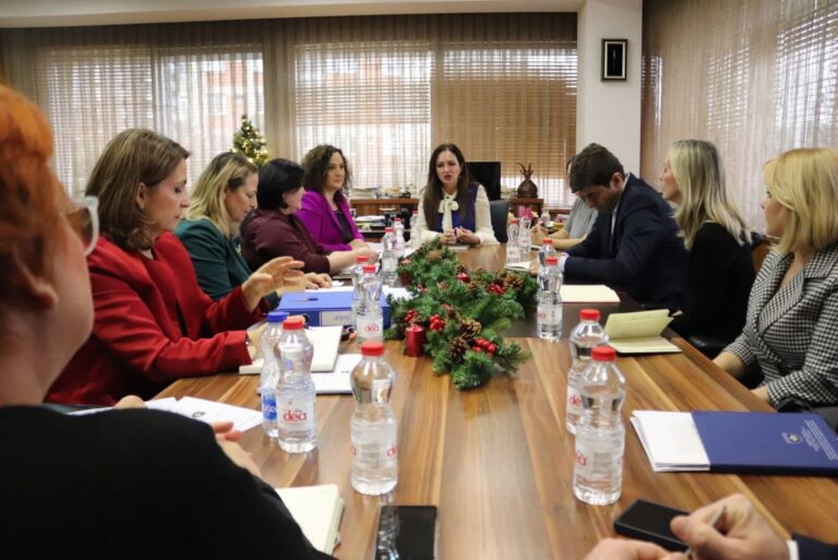 Konstituohet Këshilli Shtetëror për Licencimin e Mësimdhënësve