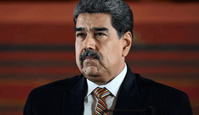 Maduro miraton fluturim për riatdhesimin e emigrantëve nga SHBA-ja