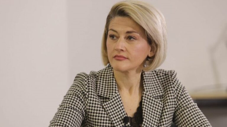 Kusari-Lila: Lushtaku me fjalë tjetër e quan prostitutë Ardiana Matoshin