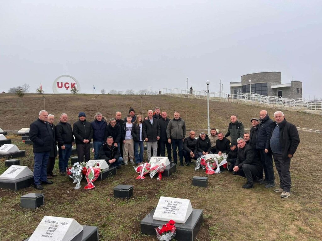 Homazhe në nderim të Mujë Krasniqit dhe bashkëluftëtarëve të tij në 27-vjetorin e rënies