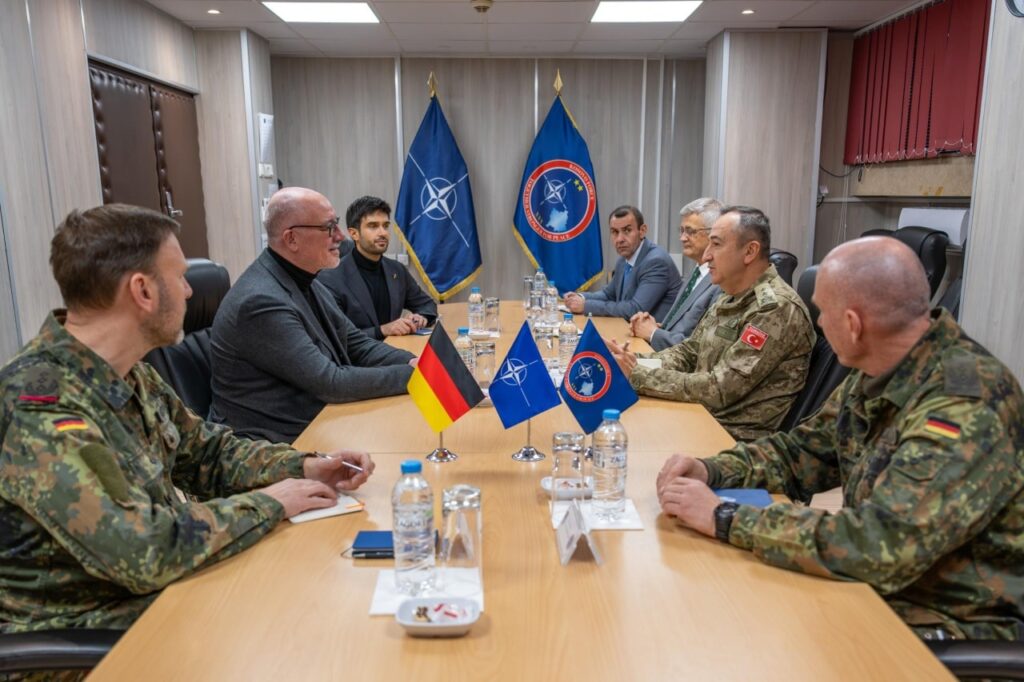 Komandanti i KFOR-it priti Sekretarin e Shtetit Gjerman për të diskutuar sigurinë në Kosovë