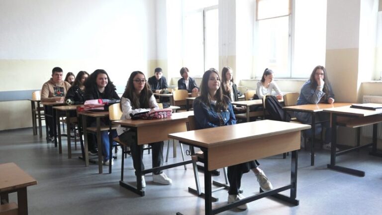 Rënie alarmante e numrit të studentëve në Kosovë: 32% më pak në pesë vjet