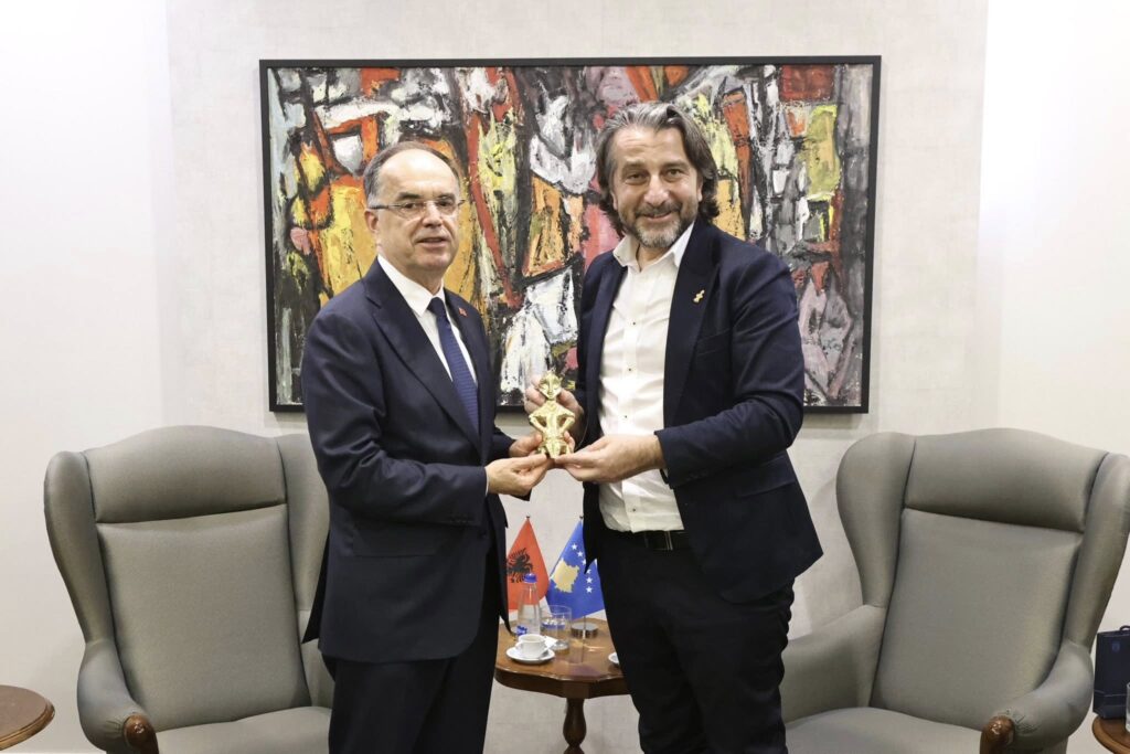 Rama dhe Begaj theksojnë rëndësinë e bashkëpunimit Prishtinë-Tiranë