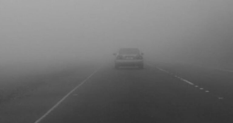 Shoferë, kujdes! Mjegulla e dendur paraqet rrezik në rrugët e Ferizajt