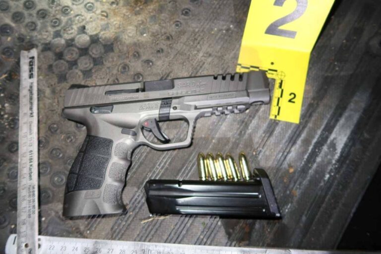 Në Prizren sekuestrohen dy armë zjarri dhe municion, ndalohen dy persona