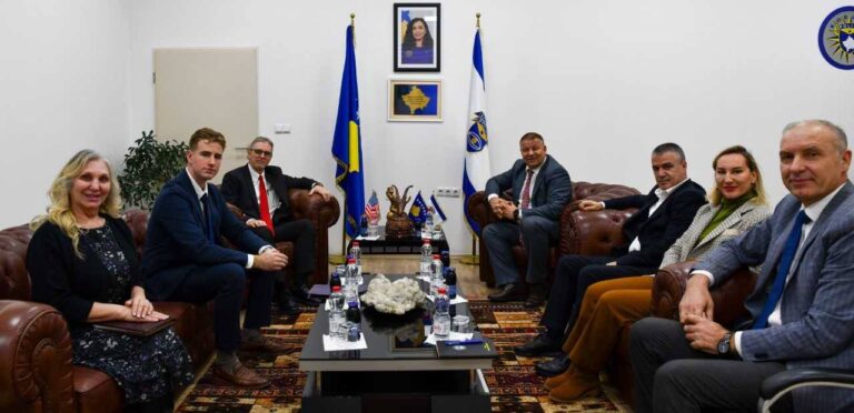 Në objektet e policisë zhvillohen dy takime të rëndësishme me delegacionin e EUCOM