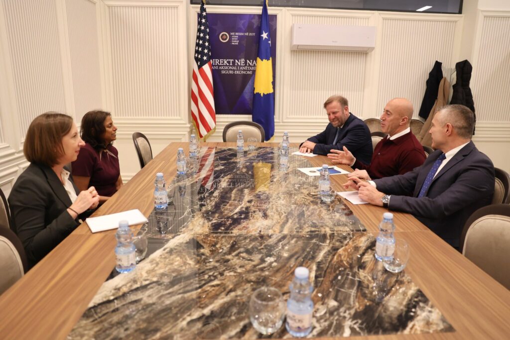 Haradinaj e pret në takim Prattipatin