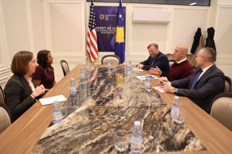 Haradinaj e pret në takim Prattipatin