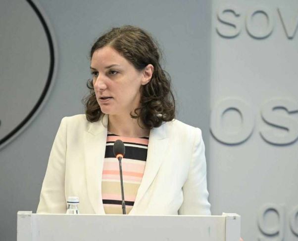 Artane Rizvanolli mban konferencë për media sot