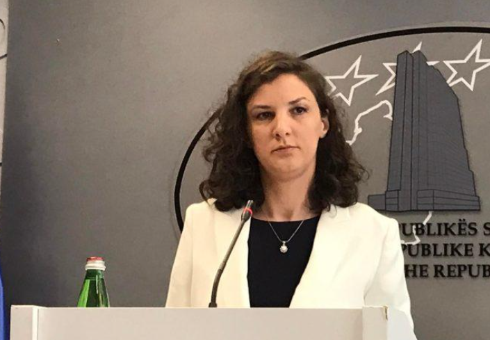 VOX Kosova publikon biseda që përfshijnë Artane Rizvanollin dhe ndikim politik në emërimin e Faruk Mujkës