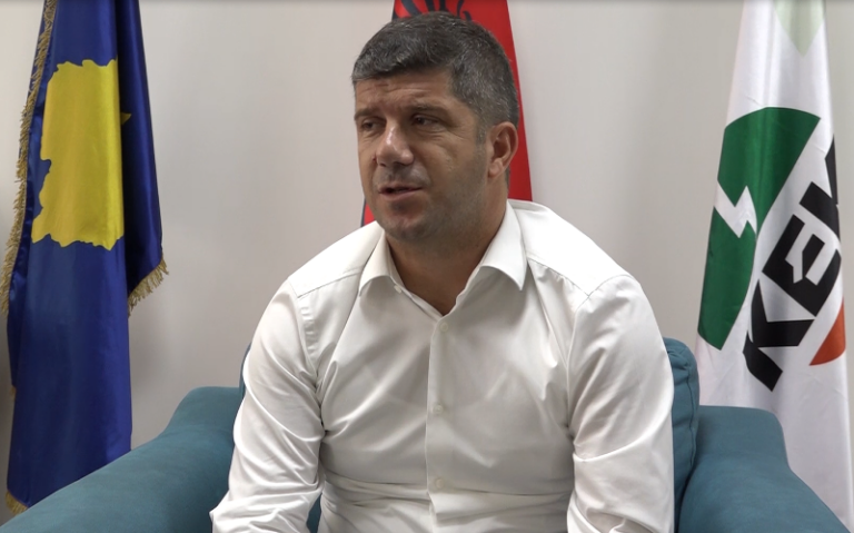 Ish-drejtori i KEK-ut i reagon Armend Mujës