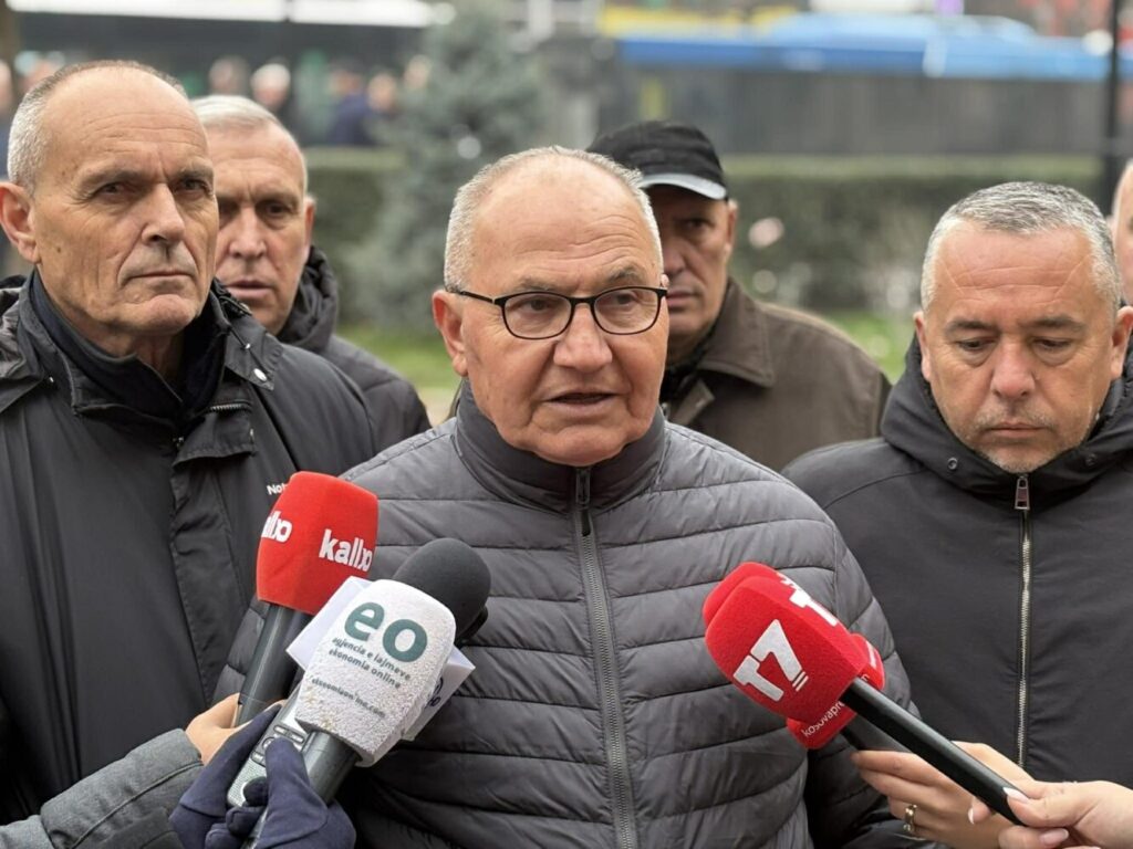 Gashi: Nëse zvarritet procesi, do ta bllokojmë qytetin me autobusë