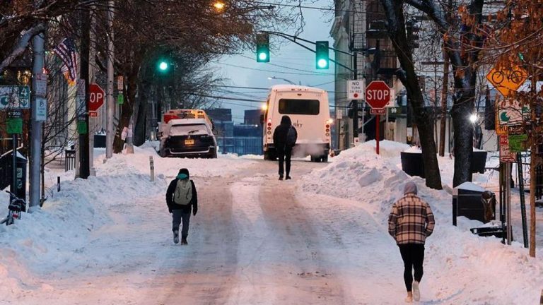 Stuhi dimërore në SHBA shkakton 17 viktima dhe qindra mijëra pa energji elektrike