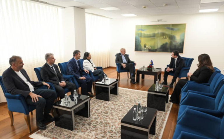 Kurti priti ambasadorin Walker, diskutohet për zhvillimet e fundit dhe përkujtimin e Reçakut