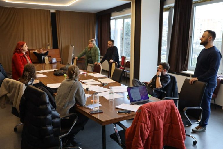 Edi Kastrati dhe Teatri “Hadi Shehu” mbështesin marshin “Drejtësi, jo politikë”