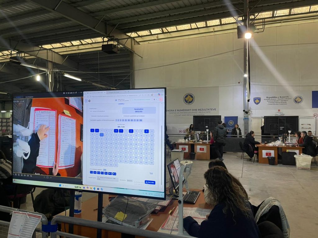 30 komuna përmbyllin rinumërimin, mbi 80% e vendvotimeve të përfunduara