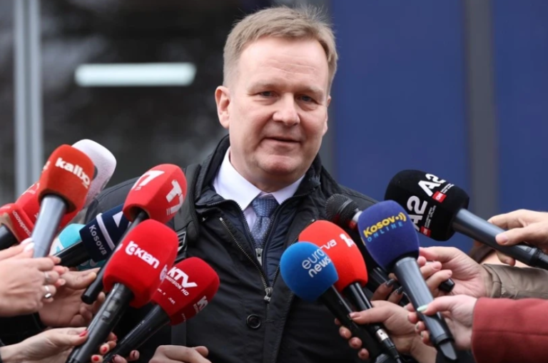 Emisari i BE-së për dialogun Kosovë-Serbi, Peter Sorensen, viziton Kosovën të mërkurën