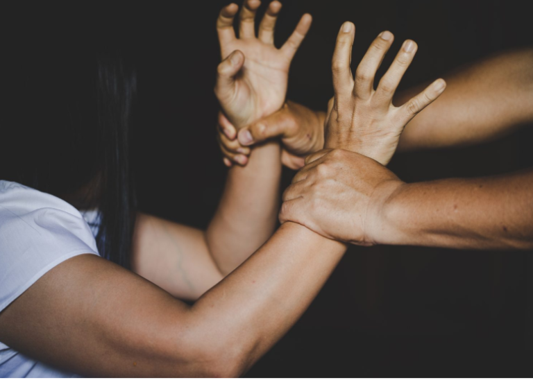 Grua nga Skenderaj raporton dhunë në familje, policia bastis dy lokacione