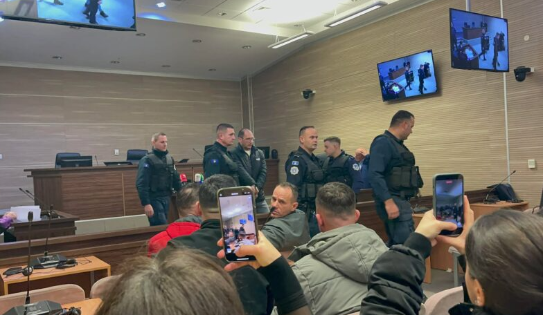 Rasti “Banjska”: Dy të akuzuar heshtin për fajësinë, njëri deklarohet i pafajshëm