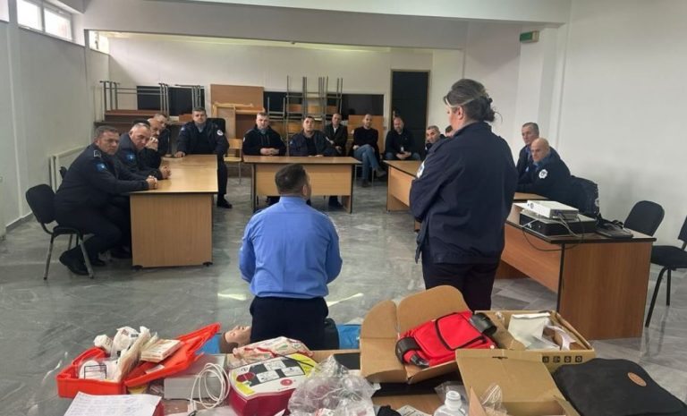 Certifikohen 15 zyrtarë korrektues në Dubravë pas trajnimit për ndihmën e parë