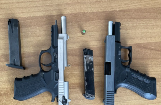 Sekuestrohen dy pistoleta pa leje në Mitrovicë gjatë bastisjes në shtëpinë e 73-vjeçarit