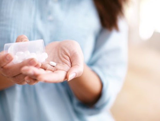 Aspirina dhe kanceri i gjirit: Ndihmë shpëtuese apo rrezik i fshehur?