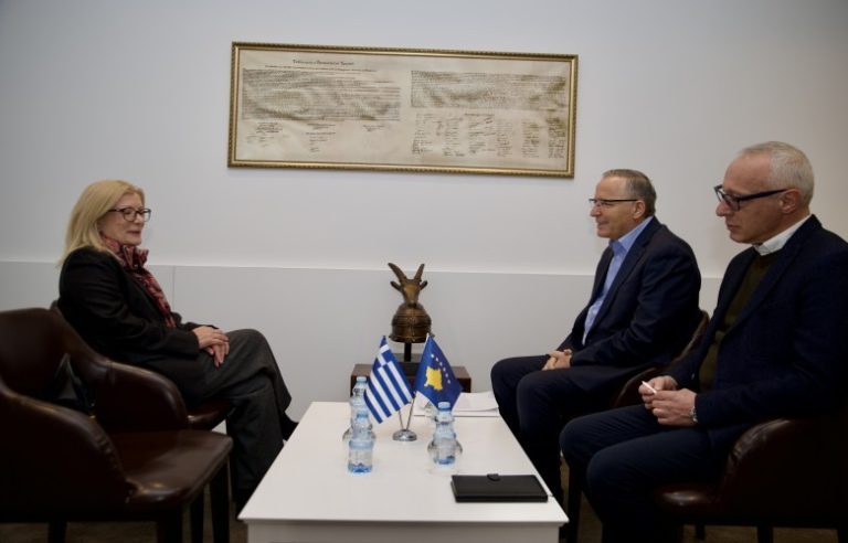 Hamza takohet me shefen e Zyrës Ndërlidhëse të Greqisë në Kosovë