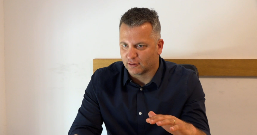 Muhaxheri ironizon reduktimet e rrymës, kritikon diasporën