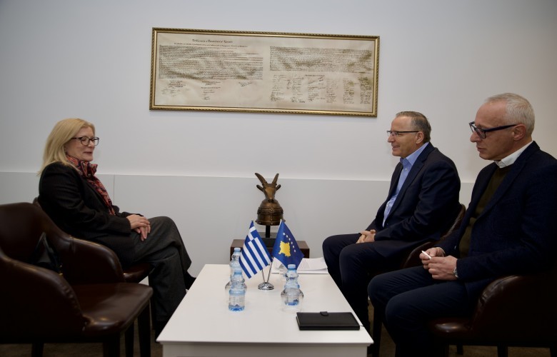 Hamza takohet me shefen e Zyrës Ndërlidhëse të Greqisë në Kosovë