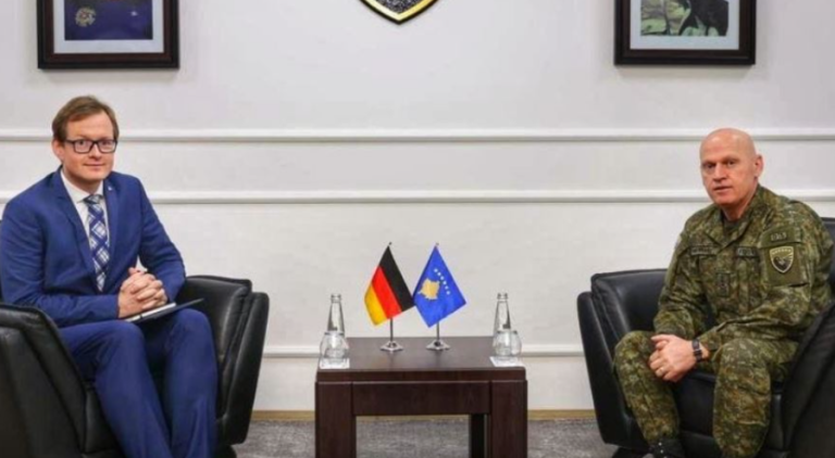 Zëvendësambasadori gjerman diskuton me Jasharin për të ardhmen e FSK-së