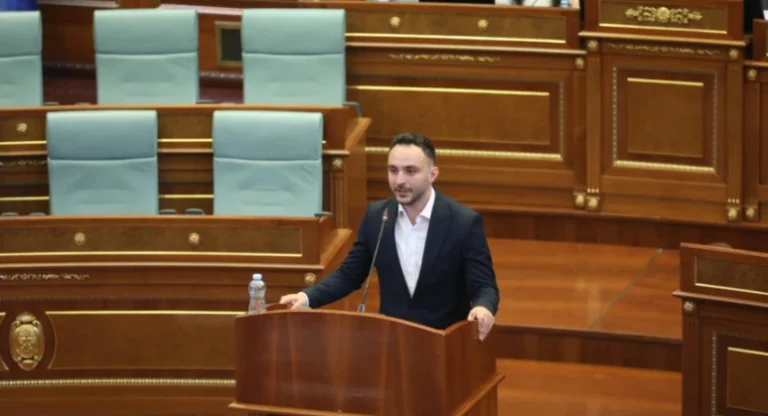 Paris Guri mirëpret kallëzimin penal të Faton Pecit dhe pret përballjen në gjykatë