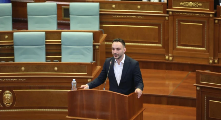 Paris Guri mirëpret kallëzimin penal të Faton Pecit dhe pret përballjen në gjykatë