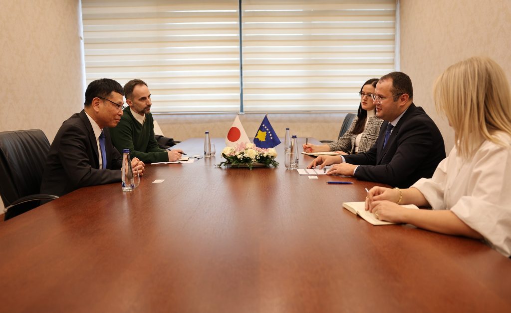 Guvernatori Ismaili takohet me të ngarkuarin me punë të Ambasadës së Japonisë në Kosovë