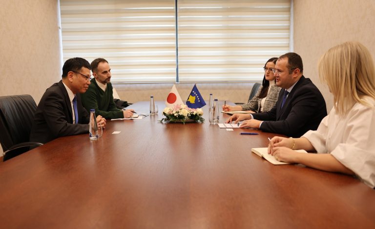 Guvernatori Ismaili takohet me të ngarkuarin me punë të Ambasadës së Japonisë në Kosovë