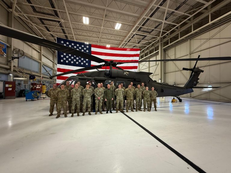 Komandanti i FSK-së vizitoi bazën e Aviacionit të Gardës Kombëtare të Ajovës